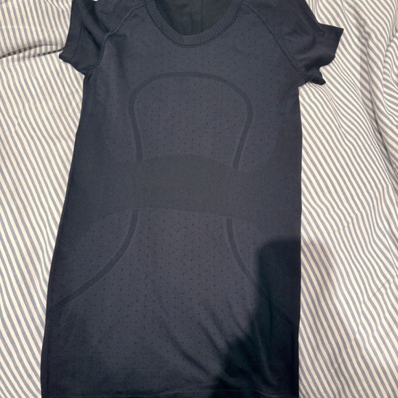 Lululemon size 4 running shirt swiftly tech - Picture 2 of 3